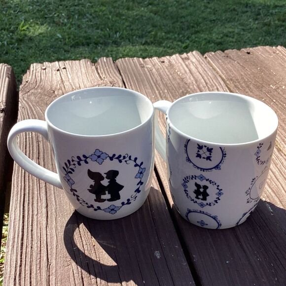 SVNRS Holland Delft-Style Kissing Dutch Mugs Pair 12oz Blue & White - Picture 2 of 5